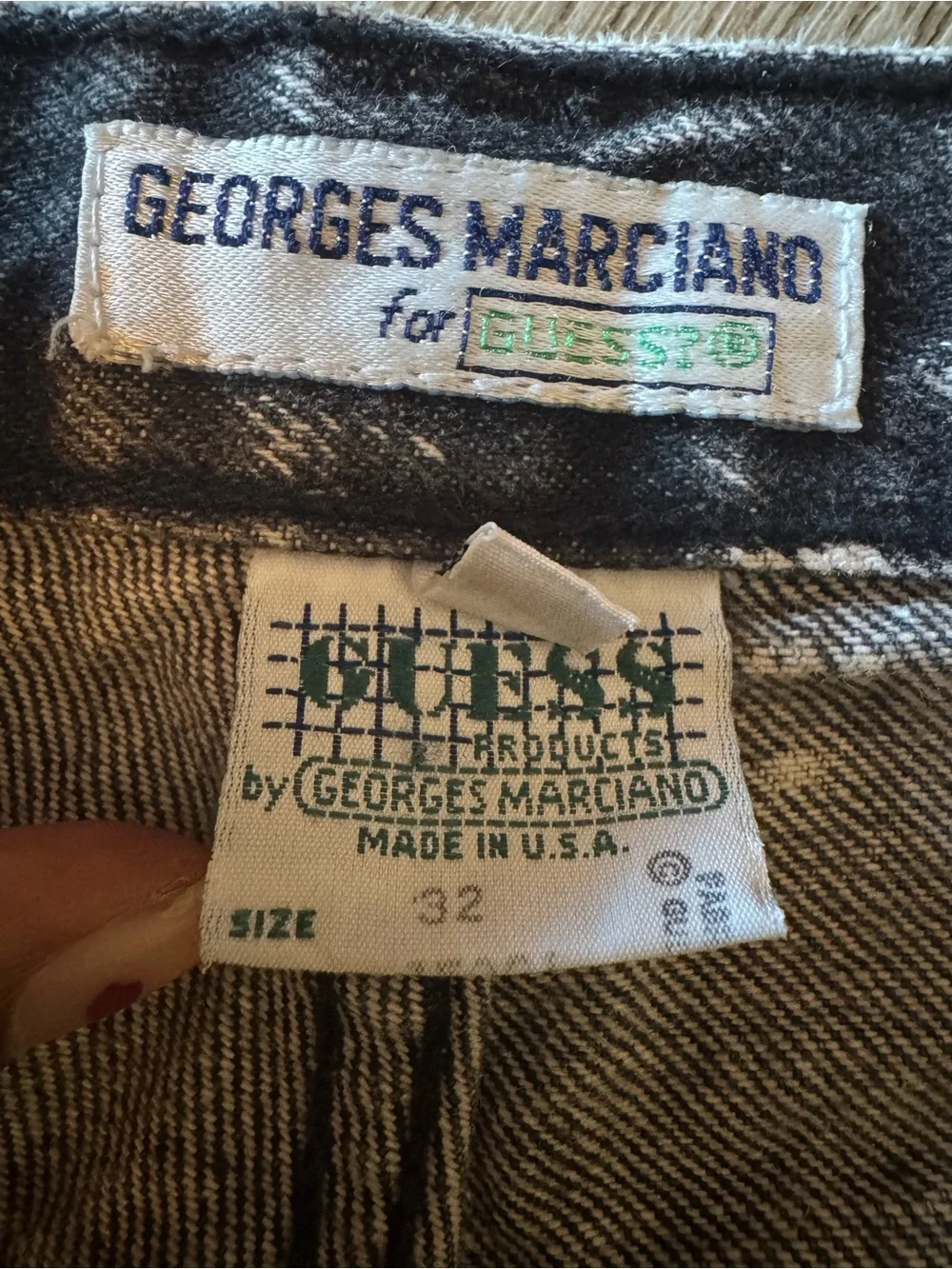 Vintage Guess Men’s Black Acid-Wash Relaxed Jeans with Logo Patch Sz 32
